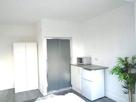 House share to rent - Photo 2