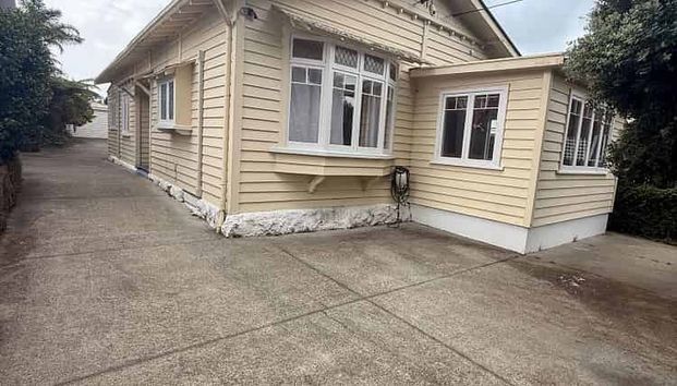 Beautiful 4-Bedroom Family Home - Mount Eden - Photo 1