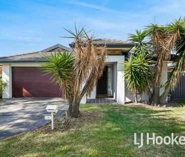 Lovely Three Bedroom Home - Photo 2