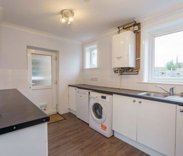 9, Kingsham Road*, Chichester - Photo 2