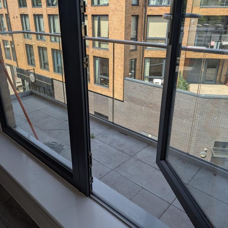 3 bedroom flat to rent - Photo 1