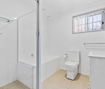 Two-Bedroom Villa in a Convenient Location - Photo 2