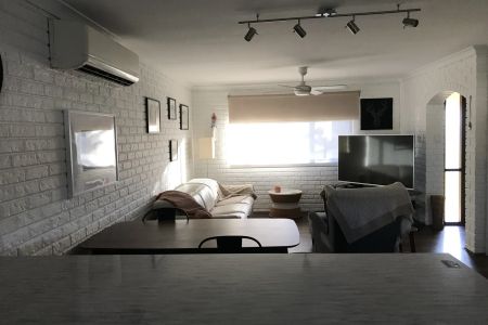 Stunning home by the beachside with teenagers retreat! - Photo 2