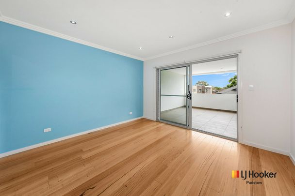 Modern & Spacious Duplex in Convenient Panania Location - Photo 1