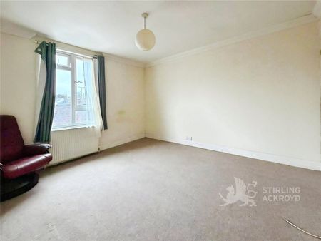 Queens Road, Farnborough, GU14 6JZ - Photo 2