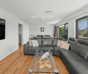 Easterly Skyline Views from Contemporary Waterfront Home - Unfurnished - Photo 3