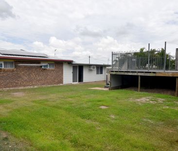 :: LOWSET BRICK HOME WITH A SHED IN SOUGHT AFTER CLINTON! - Photo 3