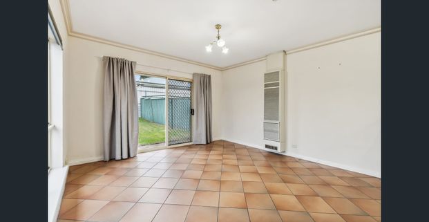 Well designed 3 bedroom family home. 2 living areas. Excellent location. - Photo 1