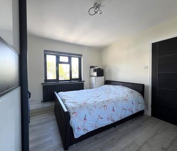 Northfield Road, Laleham, Surrey, TW18 - Photo 3