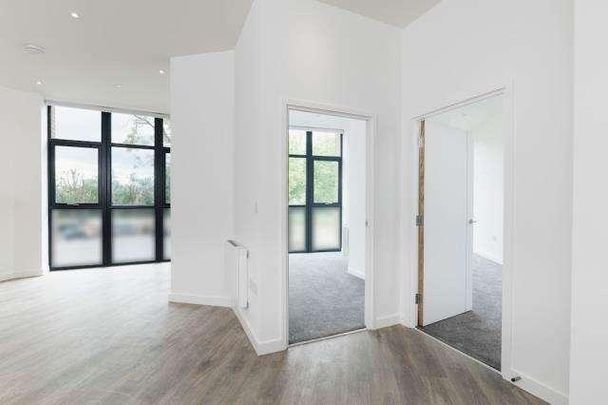 Swindon, Wiltshire, SN2 - Photo 1