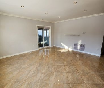 For Lease - 12 Wickford Drive, Toronto, Ontario - Photo 4