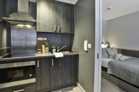 1 bedroom in a flat share to rent - Photo 4