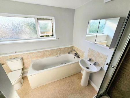 3 bedroom semi-detached house to rent - Photo 5