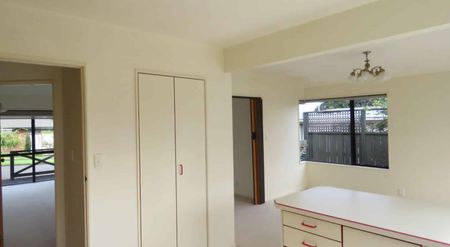 Tidy Townhouse in Merrilands - Photo 4
