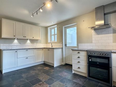 5 bedroom semi-detached house to rent - Photo 5