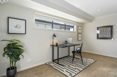 Lovely designer townhouse in the heart of Kilmore - Photo 3