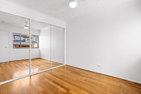 Easy Living in a Bright and Spacious Toowong Apartment - Photo 4