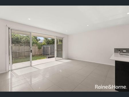 Modern and spacious 3-bedroom townhouse - Photo 4