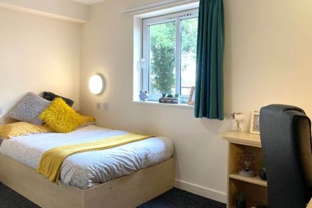1 bedroom in a flat share to rent - Photo 4