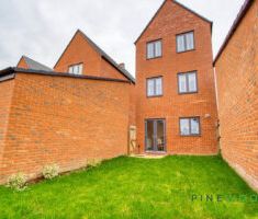 3 BEDROOM House - Detached - Photo 4