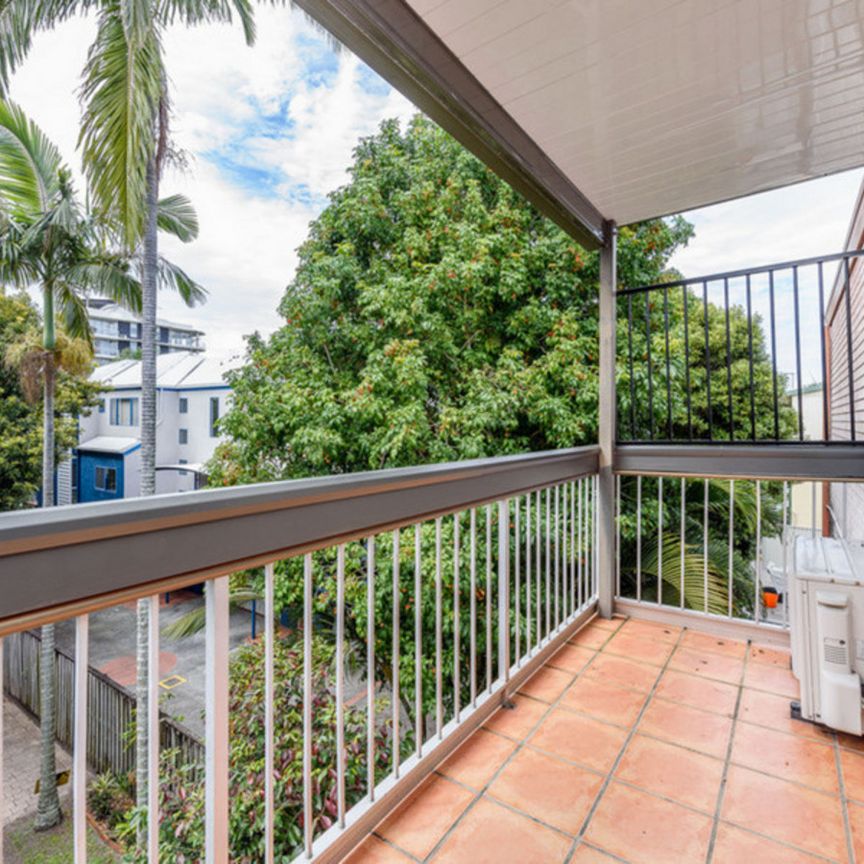 WALK TO BROADWATER - POOL - Photo 1