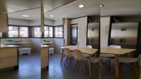 Room in a shared 5-bedroom apartment for rent in Palacio, perfect for professionals - Photo 2
