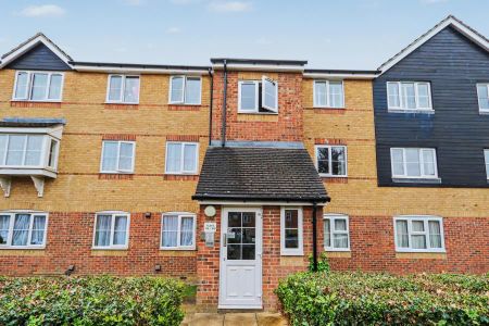 Donald Woods Gardens, Tolworth, KT5 - Photo 5