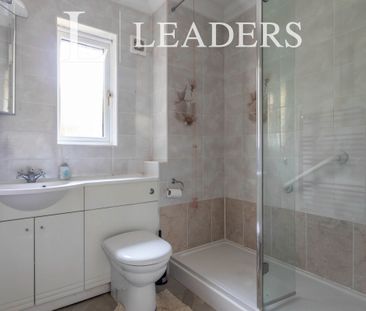 2 bedroom bungalow to rent Willow Walk, Redhill, Surrey, RH1 - Photo 5