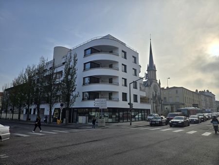 NANCY / SECTEUR PLACE DES VOSGES : BEL APPARTEMENT T3 NEUF AVEC GRANDE TERRASSE - Photo 4