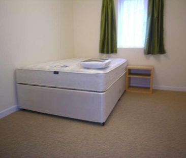 Bedroom Detached House In Winton, BH9 - Photo 3