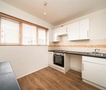 Marlowes, Hemel Hempstead, HP1 1ER, Hertfordshire - Photo 5