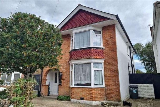Bedroom House In Bournemouth, BH9 - Photo 1