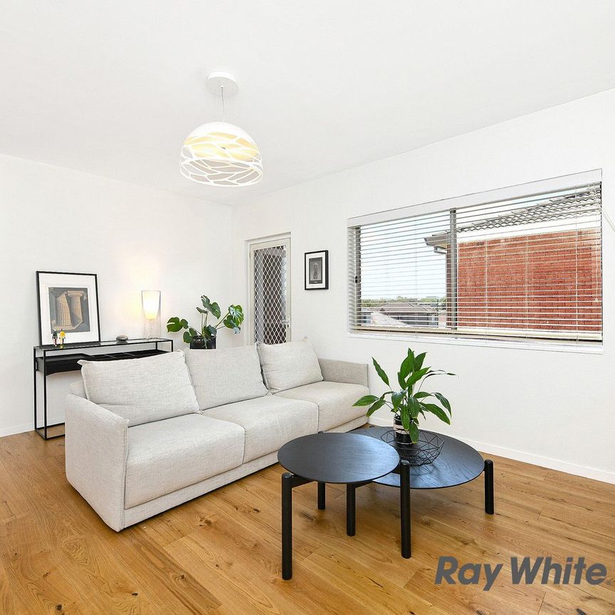 Elegantly designed and fully furnished two-bedroom apartment - Photo 1