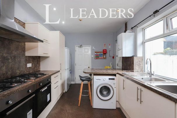 1 bedroom in a house share to rent - Photo 1