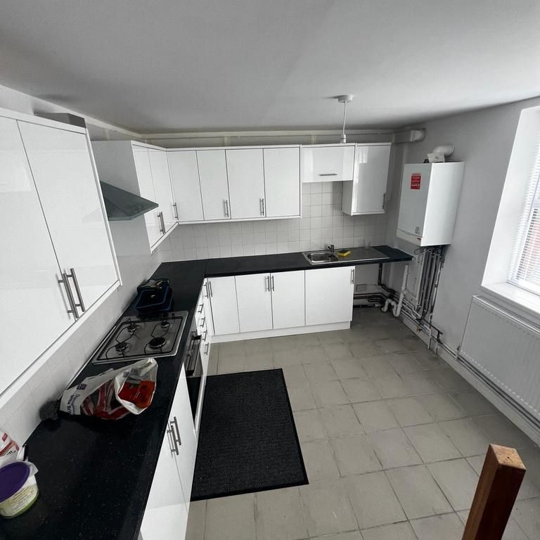 4 bedroom house share to rent - Photo 1
