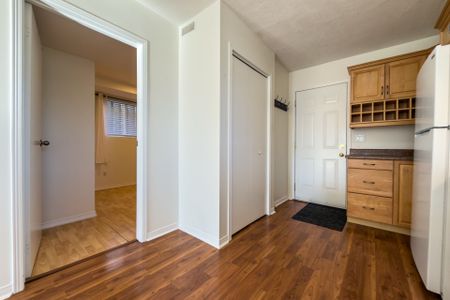 For Lease - 18 O'connor Lane, Guelph, Ontario - Photo 2