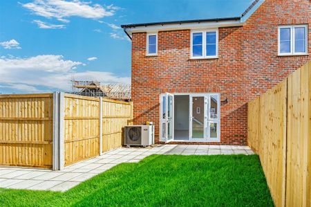 2 bedroom semi-detached house to rent - Photo 2