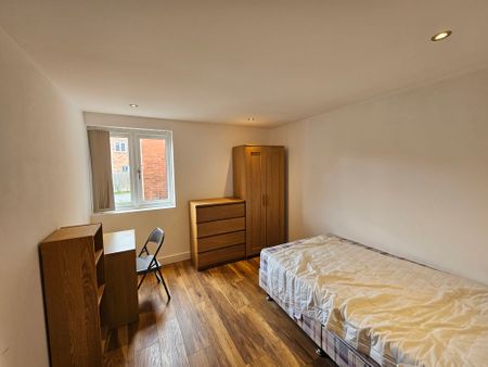 2 Bed Student Accommodation - Photo 2