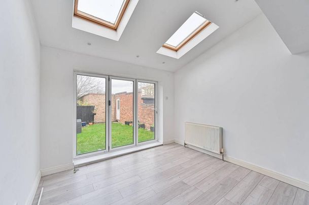 2 bedroom end of terrace house to rent - Photo 1