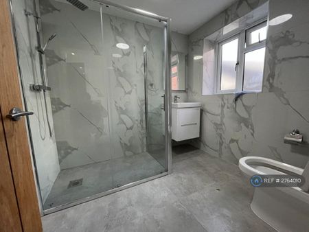 5 bedroom semi-detached house to rent - Photo 5