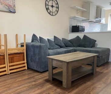 3 bedroom Semi-detached house to rent - Photo 4