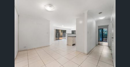 Spacious & Modern Three Bedroom Unit! - Photo 2