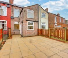 2 BEDROOM House - Terraced - Photo 2