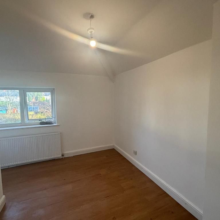 4 bedroom semi-detached house to rent - Photo 1