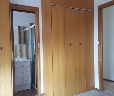 Prime Location! Beautiful 3 Bedroom Home Ready for You - Photo 5