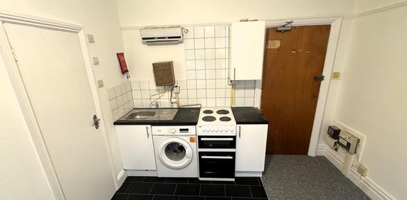 Studio to rent - Photo 2