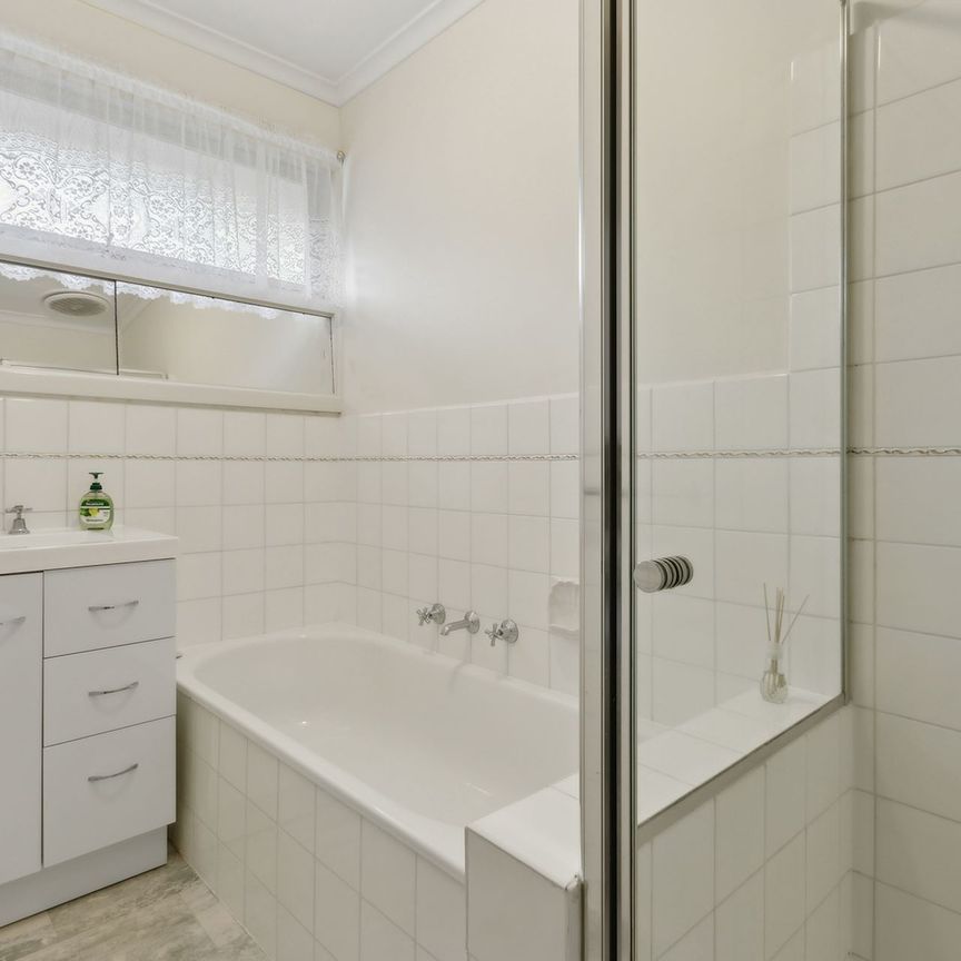 2/11 Leopold Crescent, Mont Albert. - Photo 1