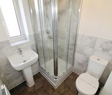 3 bedroom end of terrace house to rent - Photo 1