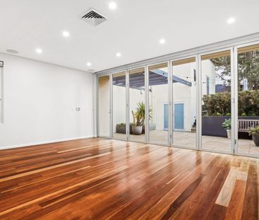 Spacious Family Home In Prime Beachside Locale - Photo 3