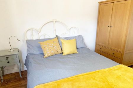 1 bedroom in a flat share to rent - Photo 4